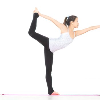 woman-doing-yoga-373919